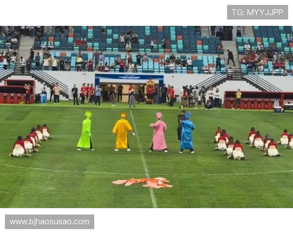 苏超开幕式玩出江南新高度！四大才子穿越球场，无人机灯光秀点燃 4 万球迷激情